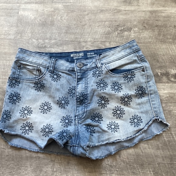 Juniors mossimo shorts - Picture 3 of 10